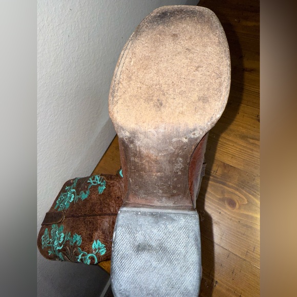 Cavender’s Brown Cowboy Boots with Turquoise Embroidery- Size 9.5 - Picture 7 of 7